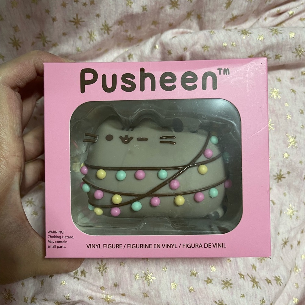 Pusheen holiday figurine